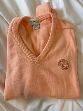 Izod Men’s V-Neck Sweater in Soft Peach
